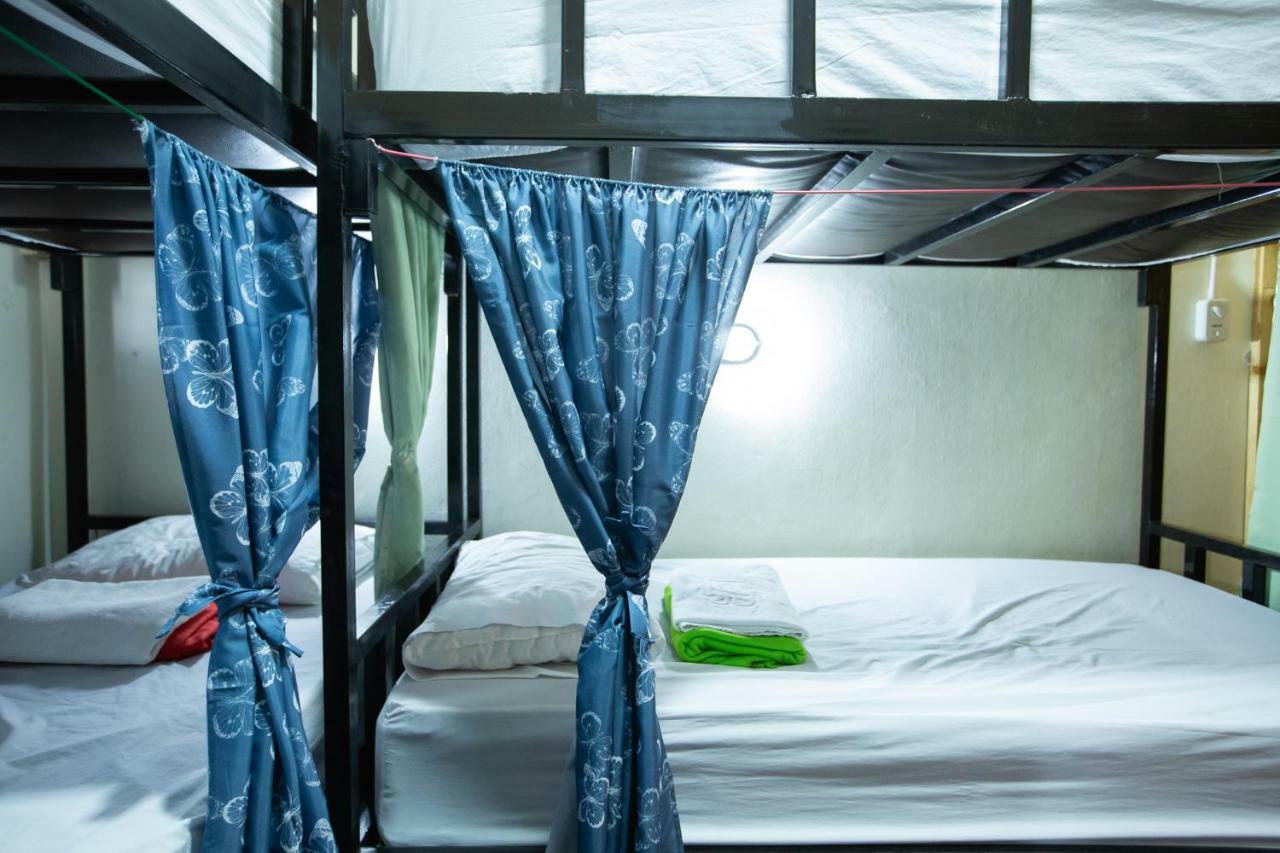 The Bridge Hostel Bangkok Exteriör bild