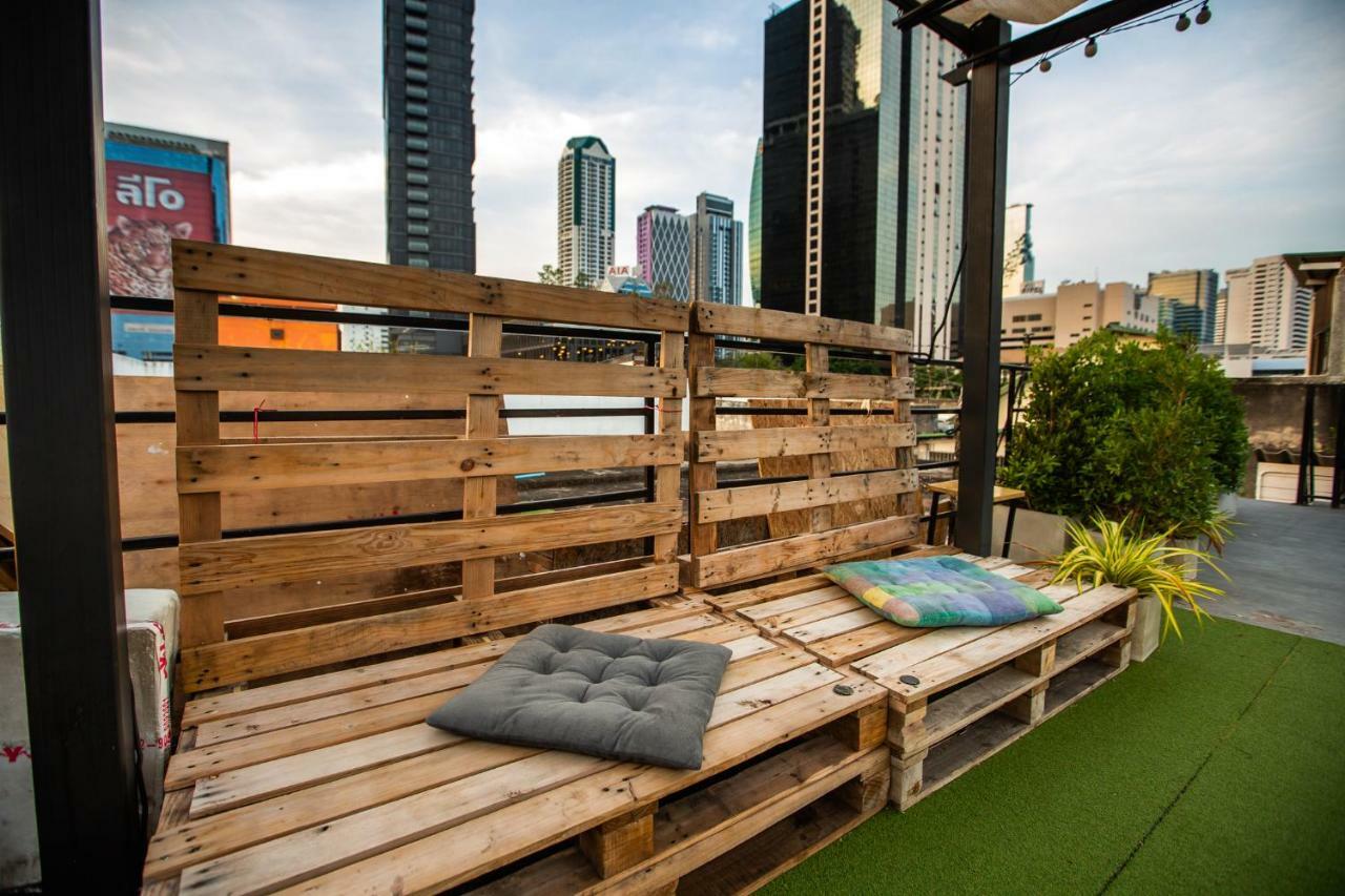 The Bridge Hostel Bangkok Exteriör bild