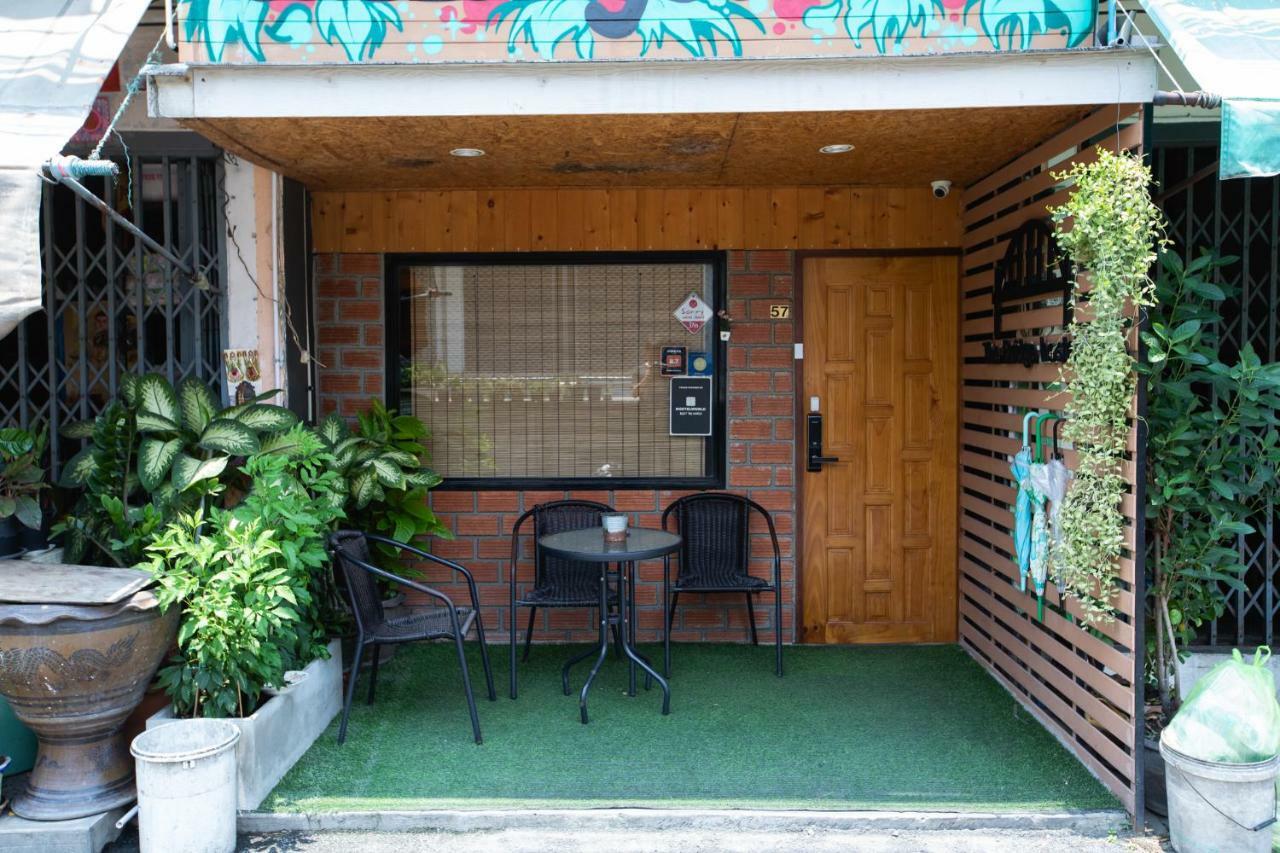 The Bridge Hostel Bangkok Exteriör bild