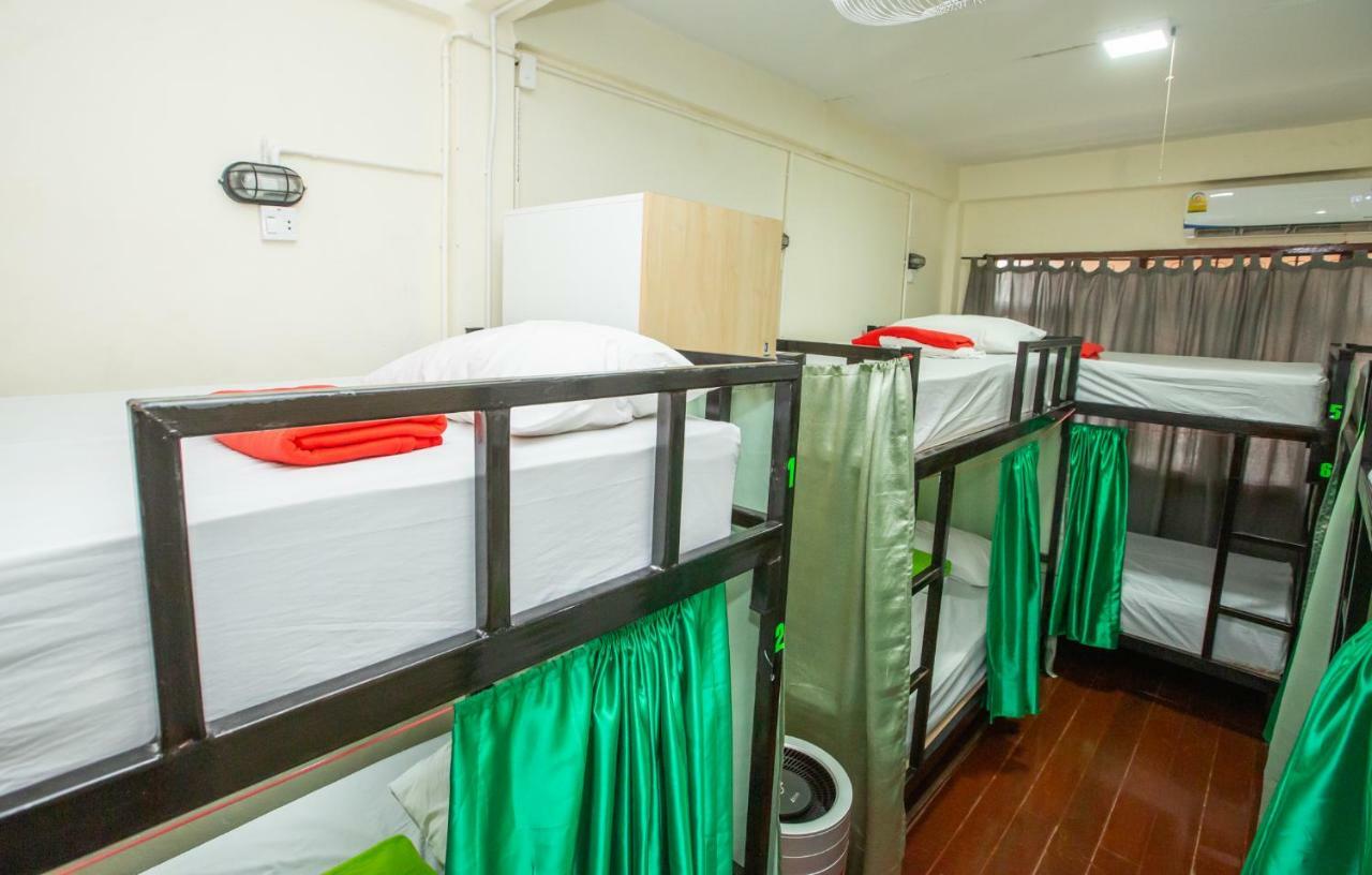 The Bridge Hostel Bangkok Exteriör bild