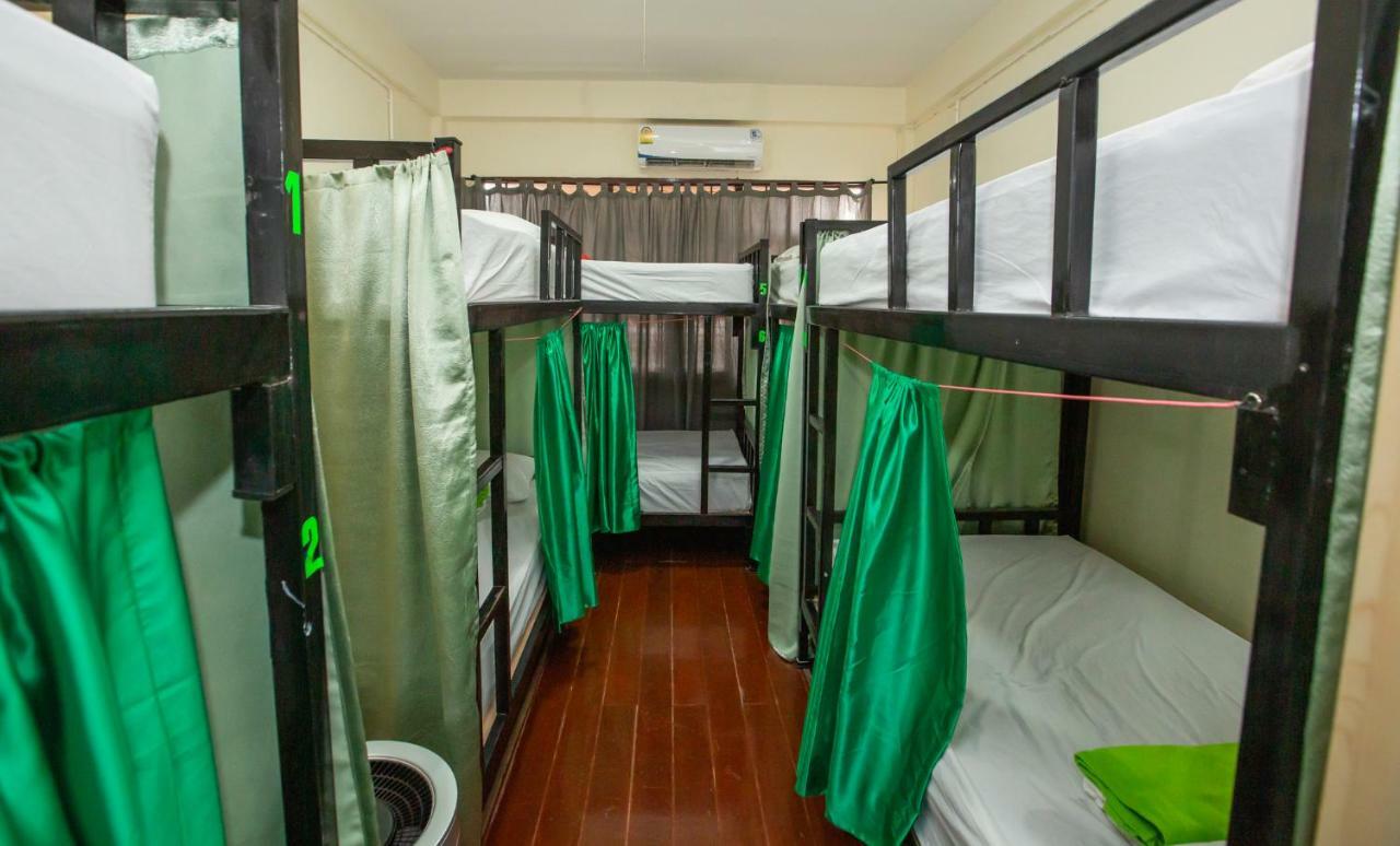 The Bridge Hostel Bangkok Exteriör bild