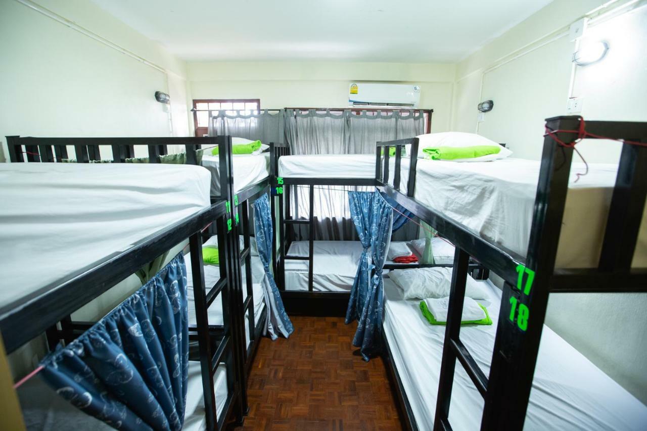 The Bridge Hostel Bangkok Exteriör bild