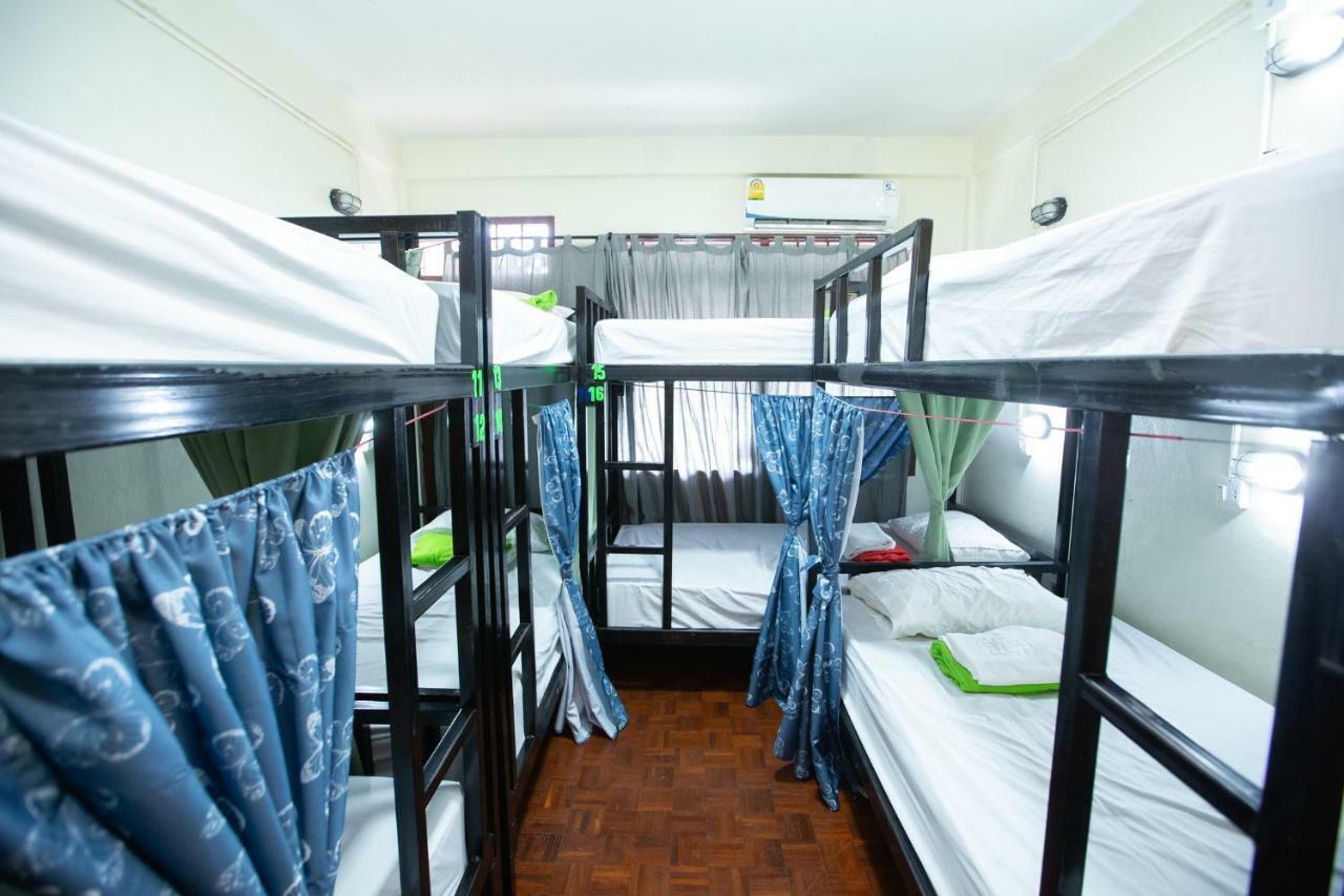 The Bridge Hostel Bangkok Exteriör bild