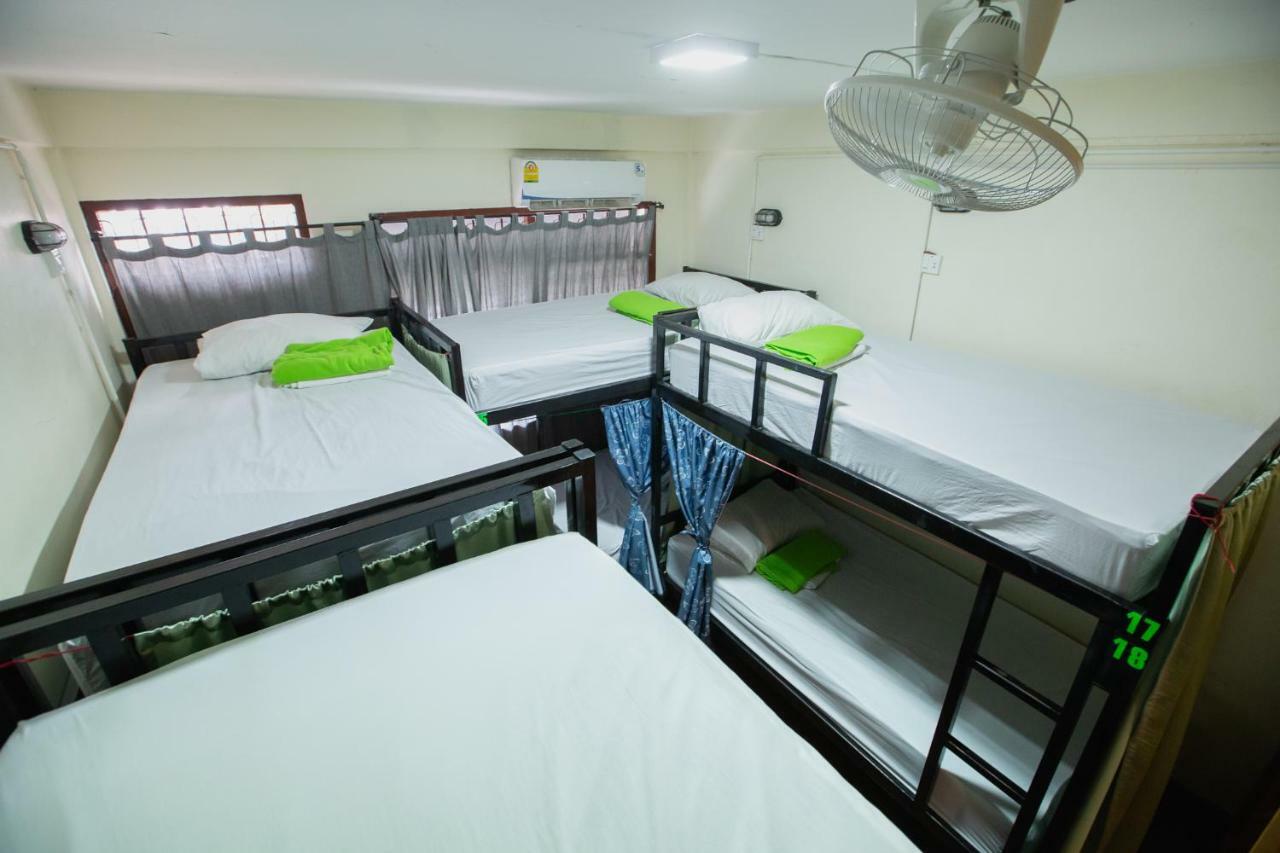 The Bridge Hostel Bangkok Exteriör bild