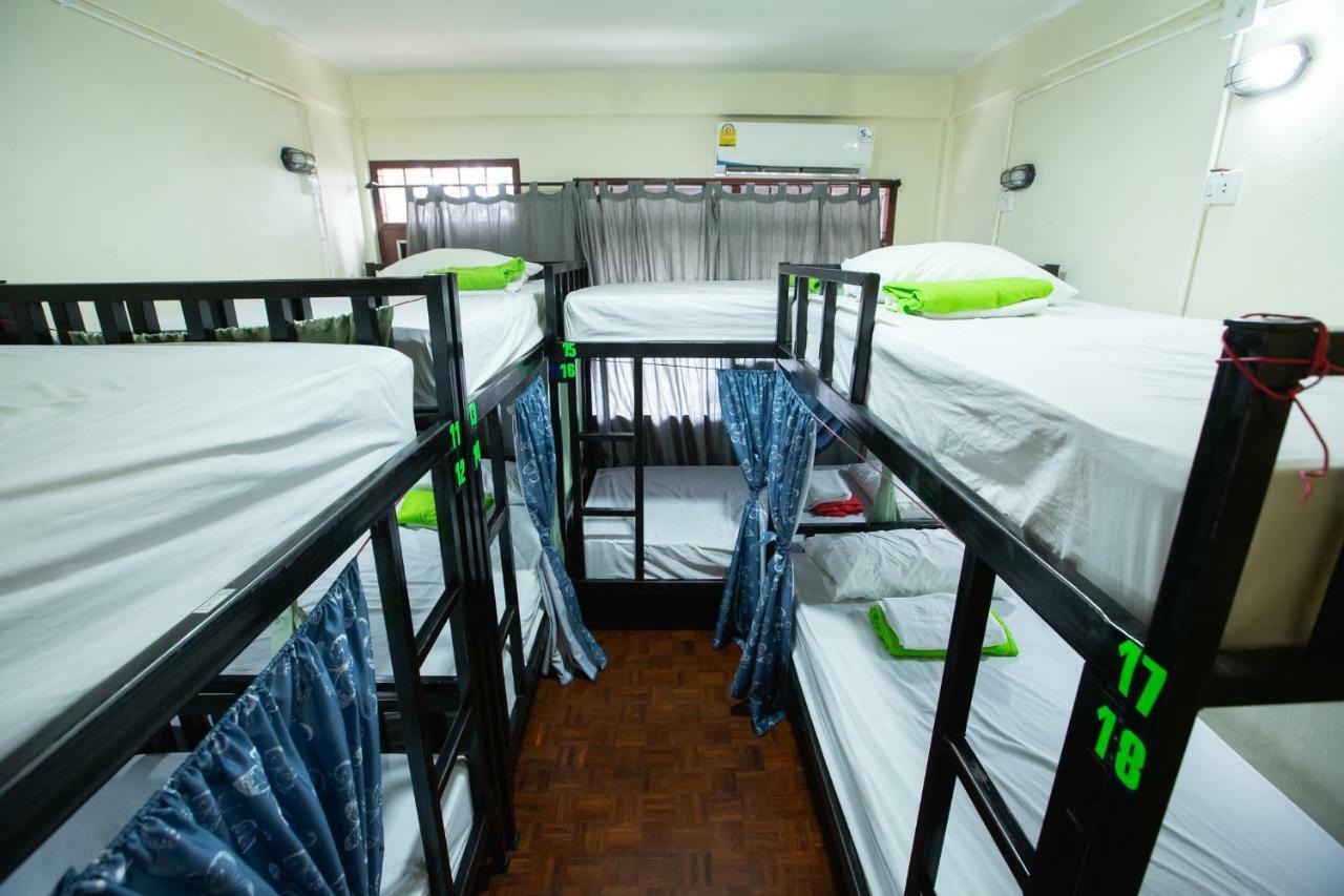 The Bridge Hostel Bangkok Exteriör bild