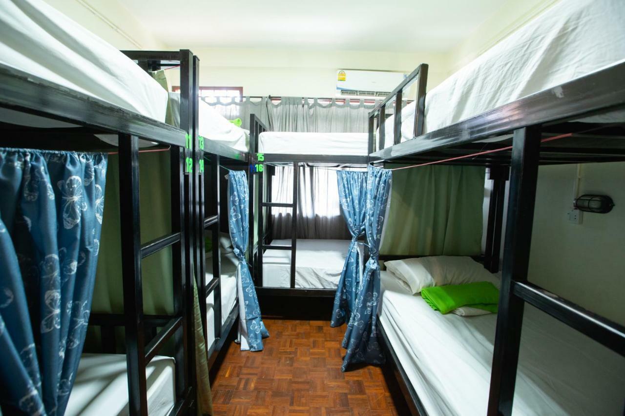 The Bridge Hostel Bangkok Exteriör bild