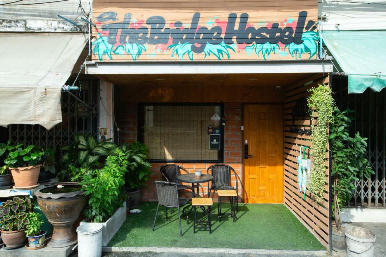 The Bridge Hostel Bangkok Exteriör bild