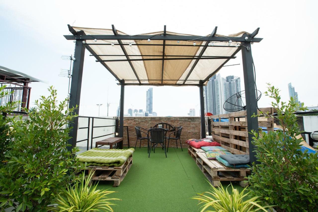 The Bridge Hostel Bangkok Exteriör bild