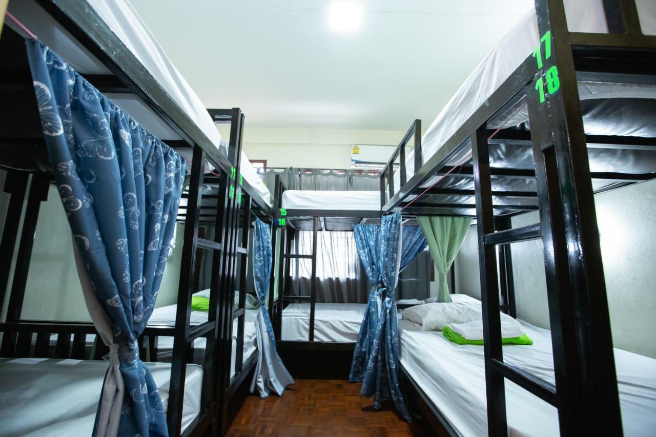 The Bridge Hostel Bangkok Exteriör bild