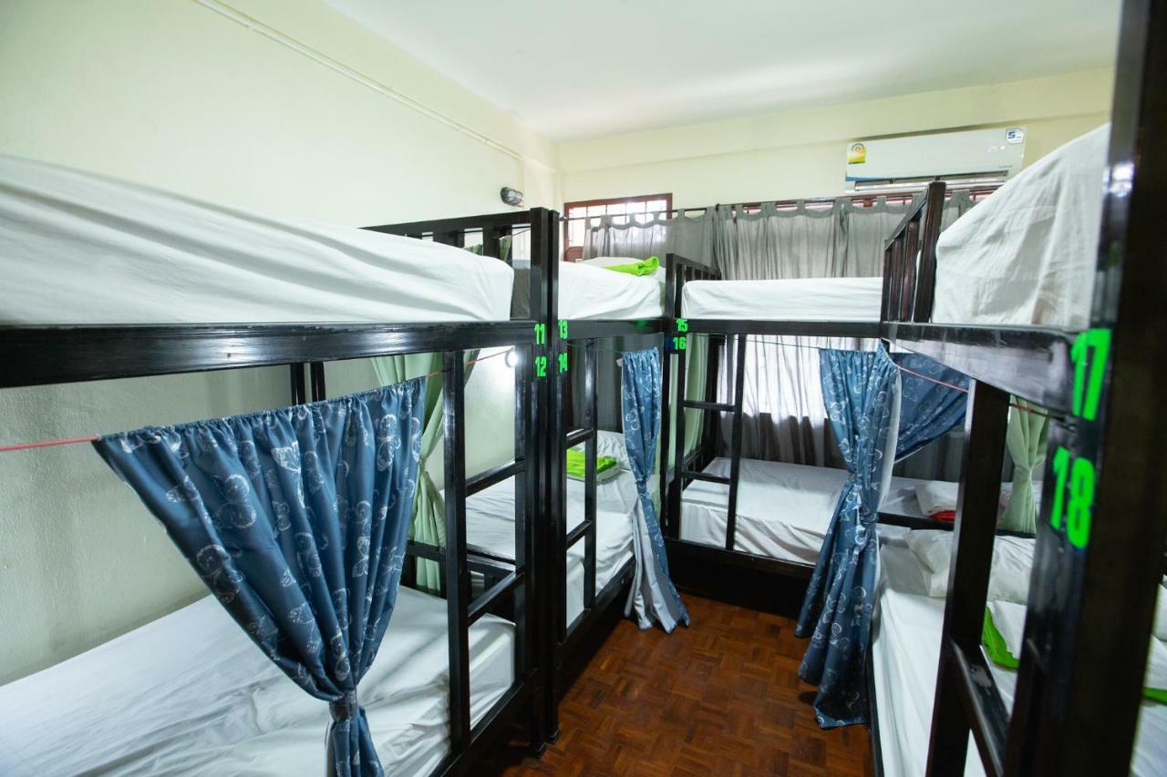 The Bridge Hostel Bangkok Exteriör bild