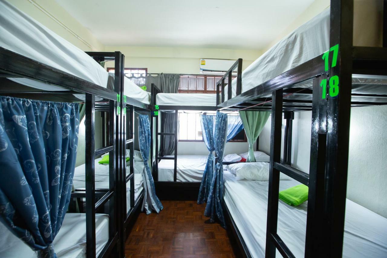 The Bridge Hostel Bangkok Exteriör bild