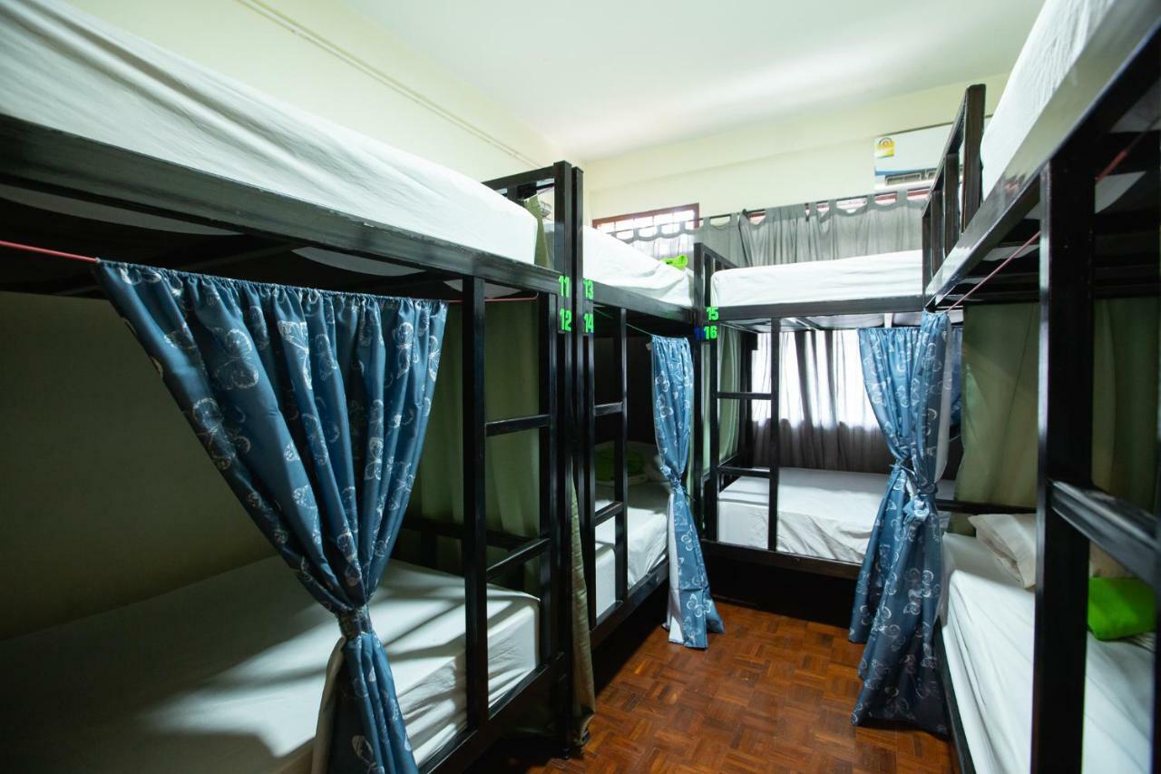 The Bridge Hostel Bangkok Exteriör bild